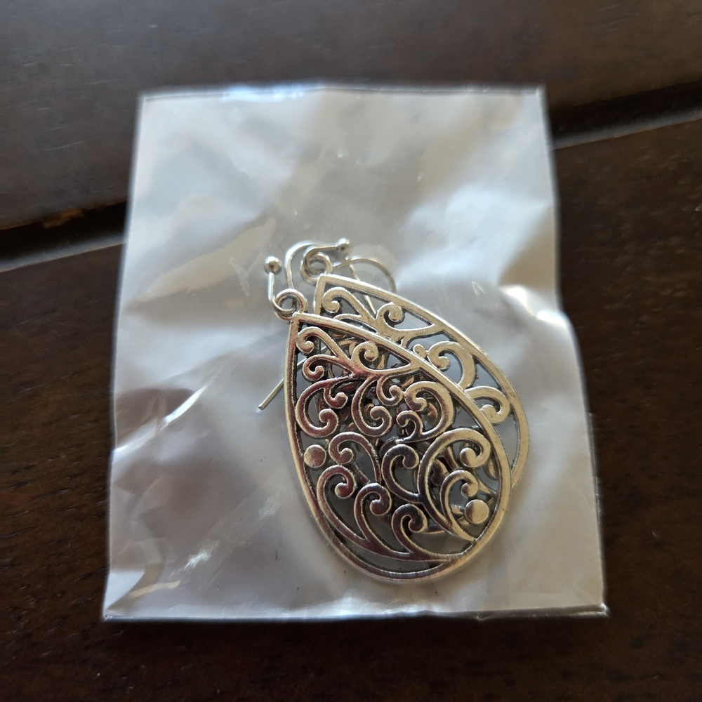 Elegant Silver Filigree Teardrop Earrings